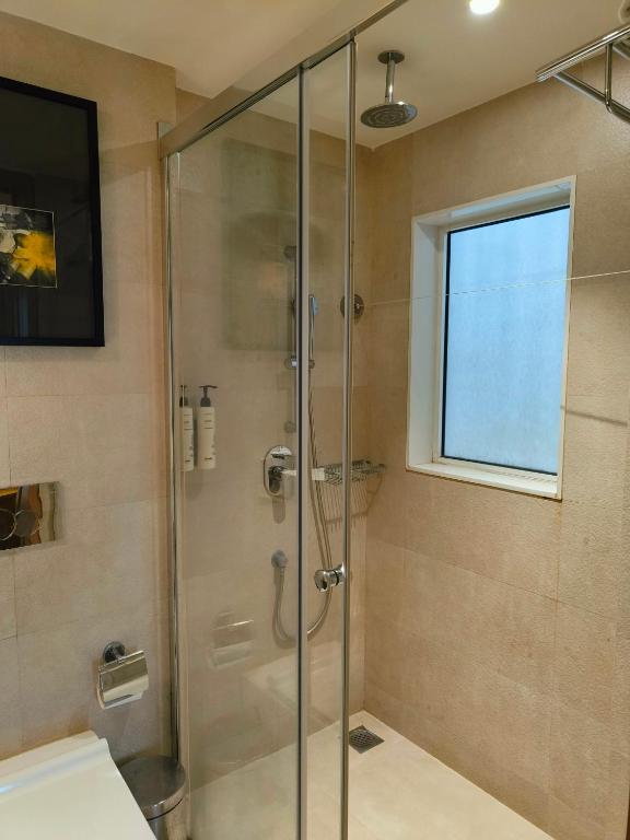 Koupelna v ubytování Royal Hometel Suites