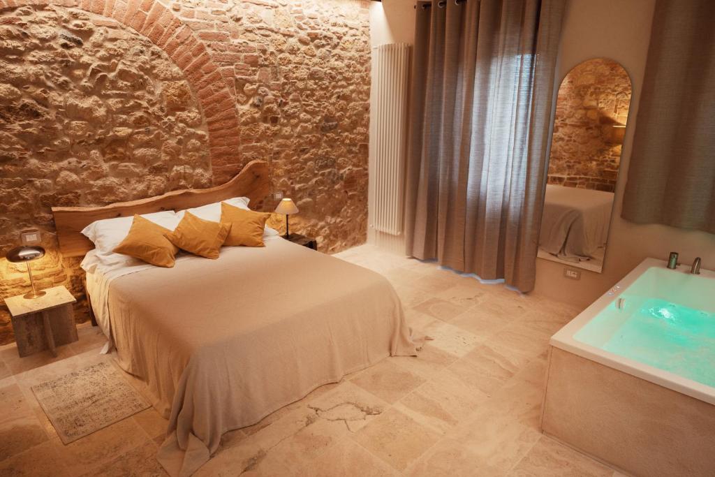 Una cama o camas en una habitación de Agriturismo Il Serraglio