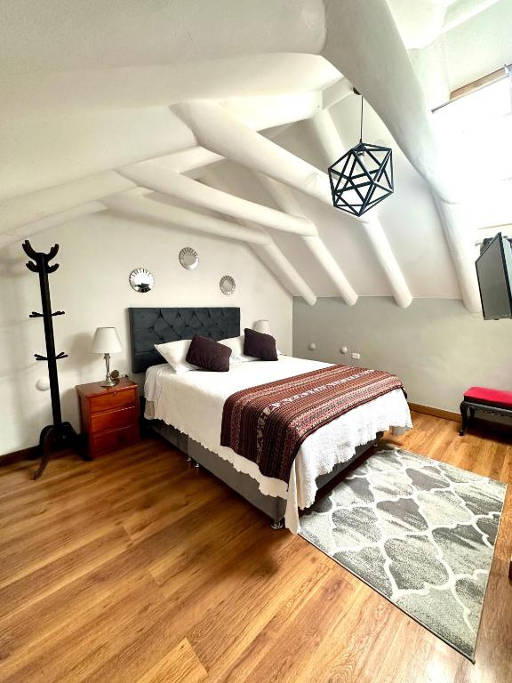 Postel nebo postele na pokoji v ubytování Kori Gems Inn