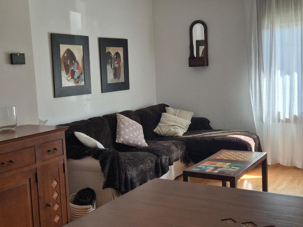 Ruang duduk di Puigcerdà Carlos's House, como en tu casa
