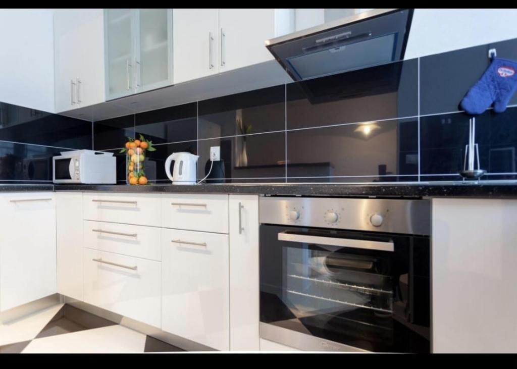 Guest House Cinema close to port - 11