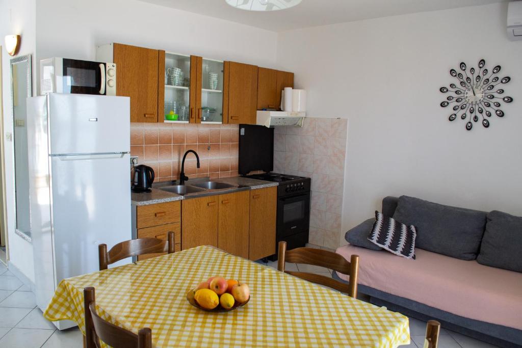 Kuchyňa alebo kuchynka v ubytovaní Apartment Nede