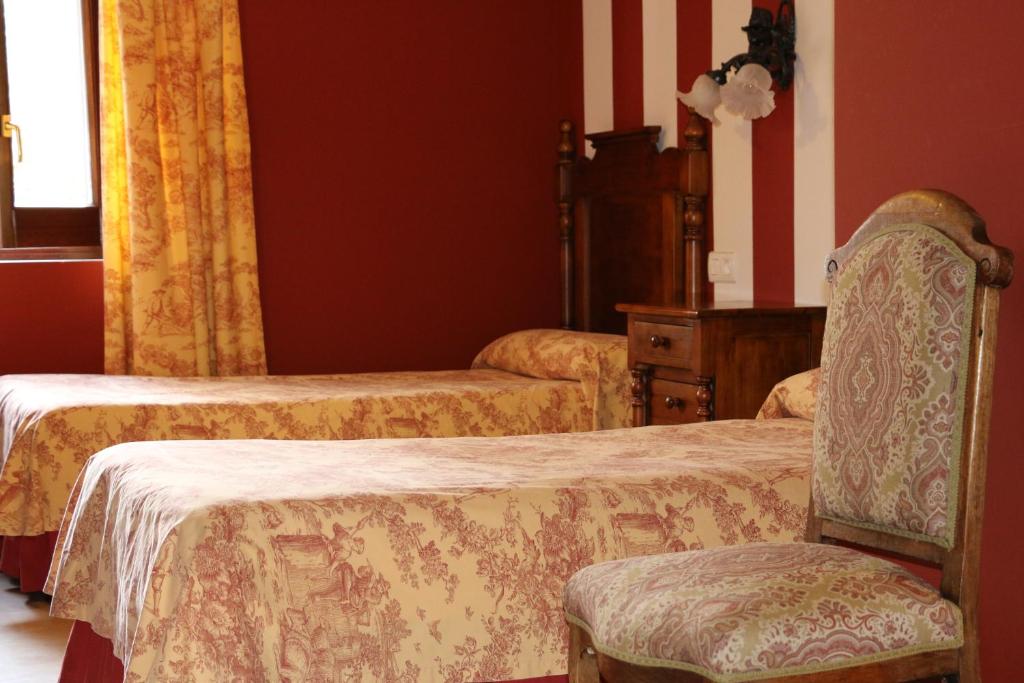 Postel nebo postele na pokoji v ubytování Hostal Emilia
