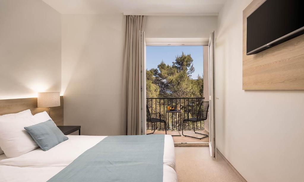 Postel nebo postele na pokoji v ubytování Aminess Younique Senses Resort