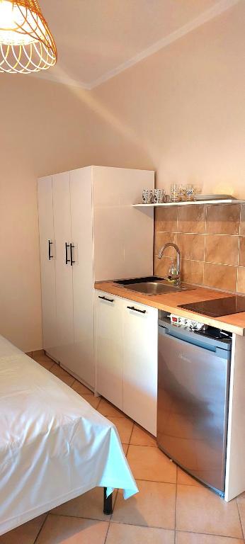 Kuchnia lub aneks kuchenny w obiekcie Beach Studio apartment 3, Komi