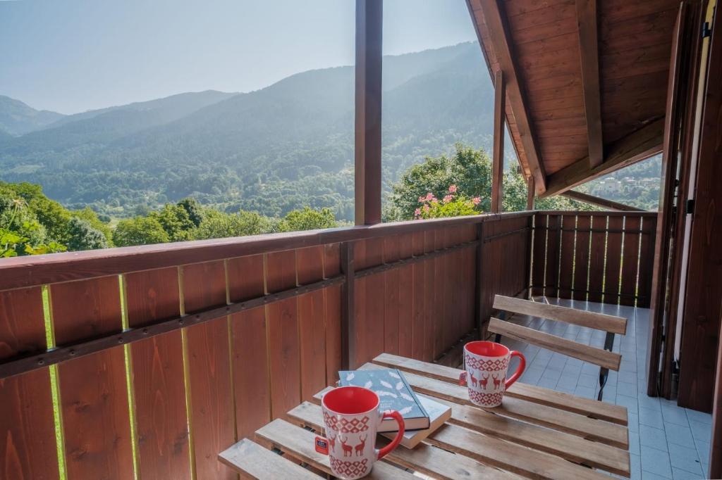Nespecifikovaný výhled na hory nebo výhled na hory při pohledu z aparthotelu