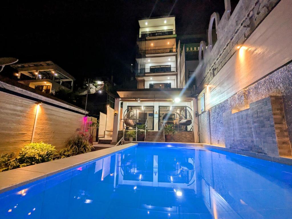 Piscina di Exclusive Beachfront House with Pool Batangas 16pax o nelle vicinanze