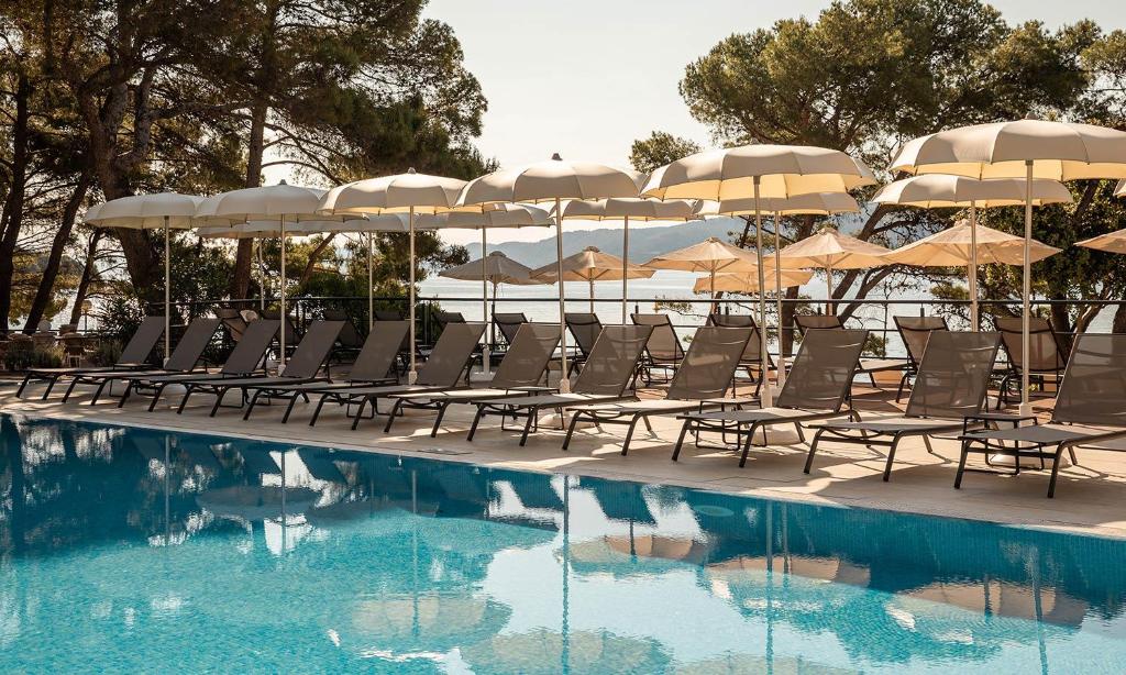 Bazén v ubytování Aminess Younique Senses Resort nebo v jeho okolí