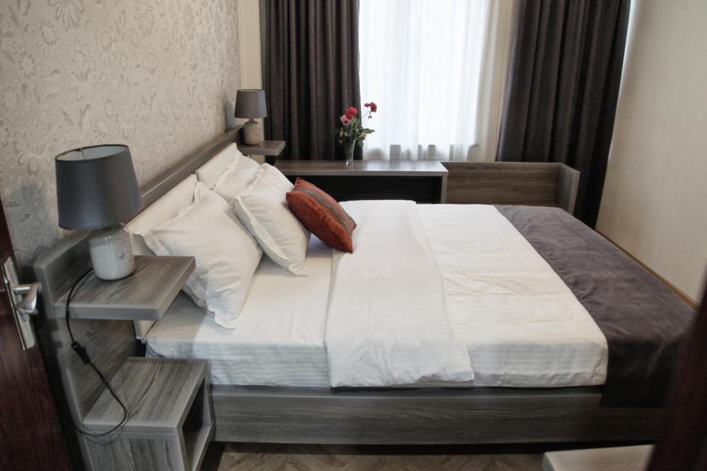 Postel nebo postele na pokoji v ubytování Hotel Four Brothers