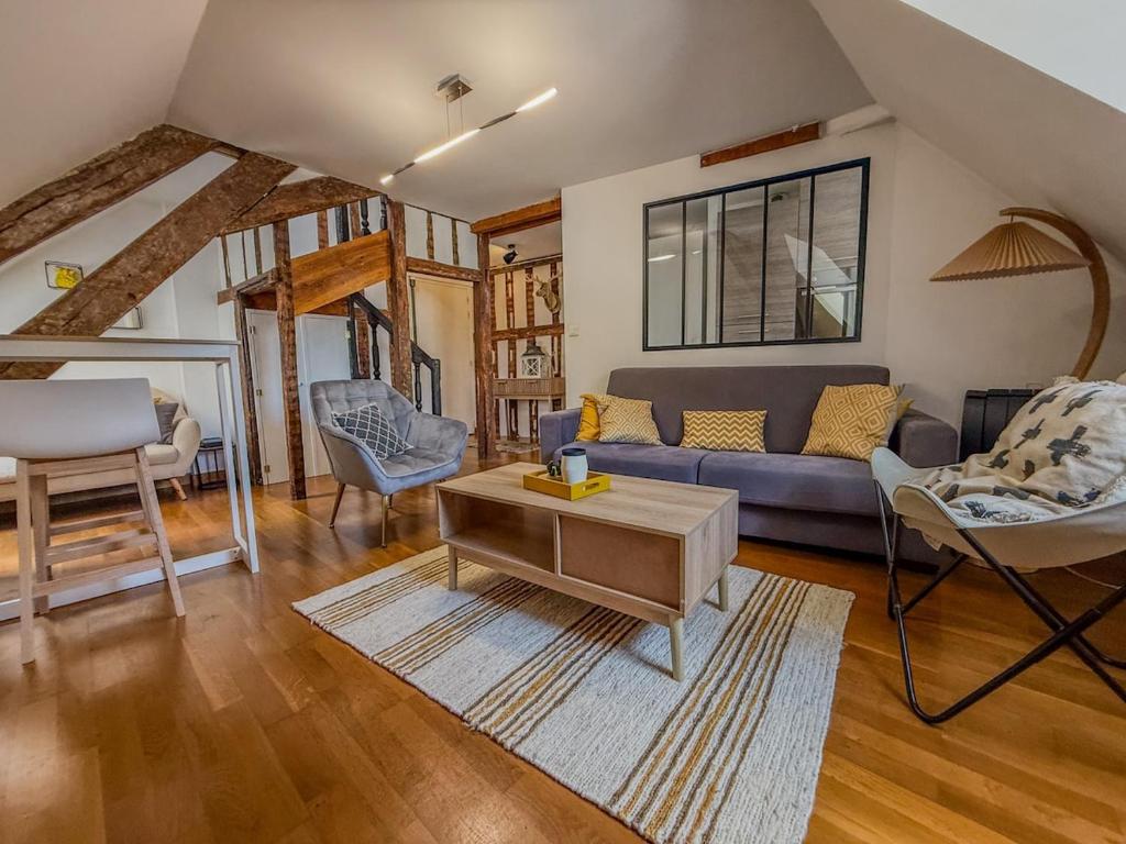 Photo de la galerie de l'établissement Beau duplex en centre-ville proche cathédrale, à Chartres