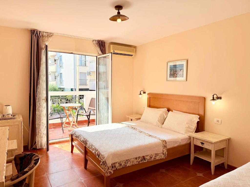 Villa Perla Di Mare Budva tesisinde bir odada yatak veya yataklar