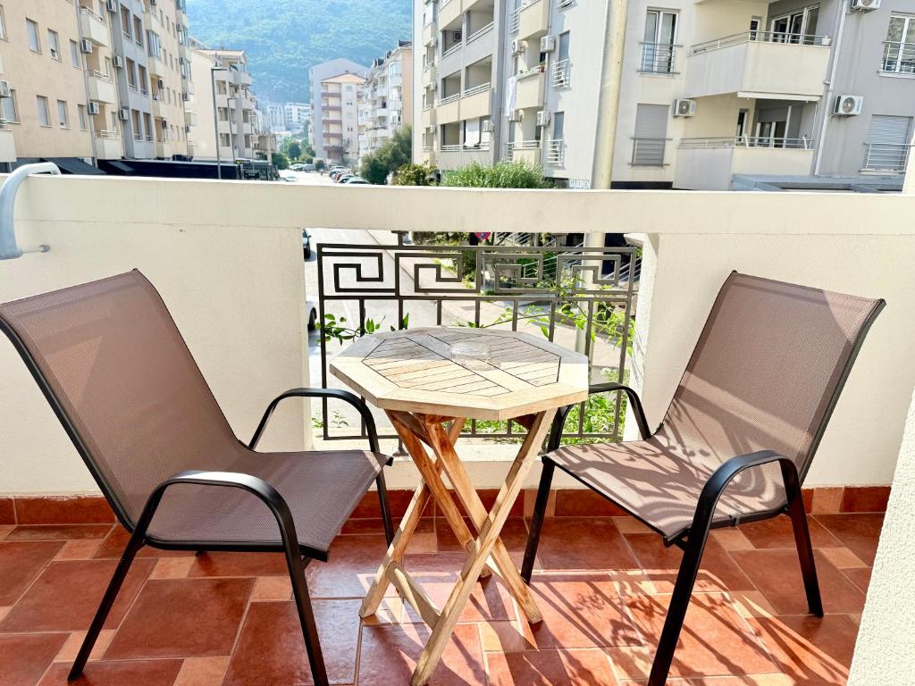 Villa Perla Di Mare Budva tesisinde bir balkon veya teras