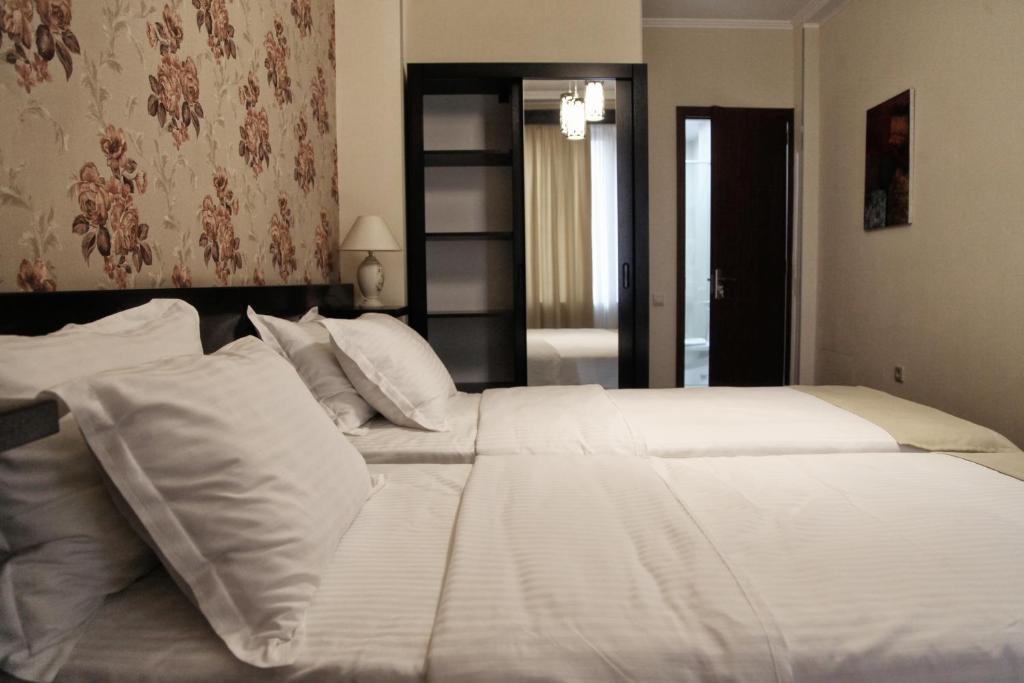 Postel nebo postele na pokoji v ubytování Hotel Four Brothers