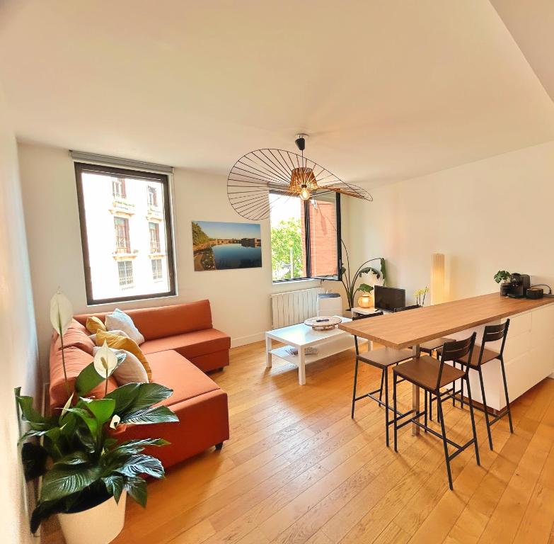 Zona de estar de La Chocolatine - Climatiseur - 2 chambres - Wifi - Proche gare