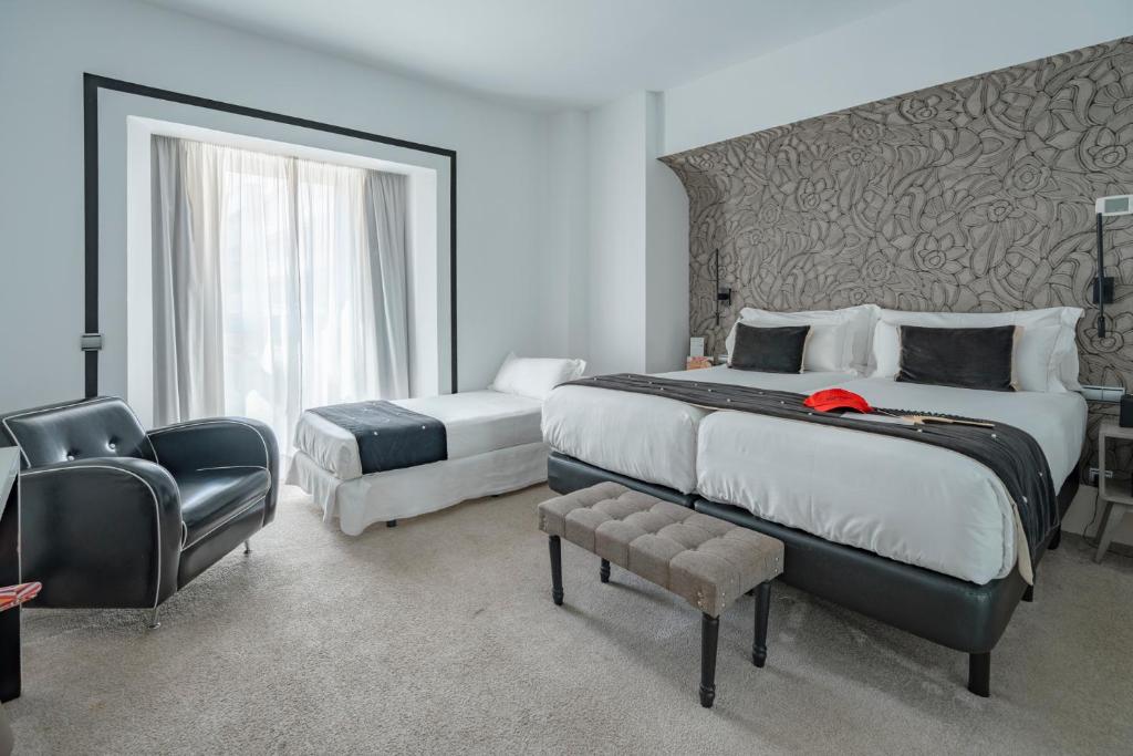 Posteľ alebo postele v izbe v ubytovaní Mariposa Hotel Malaga