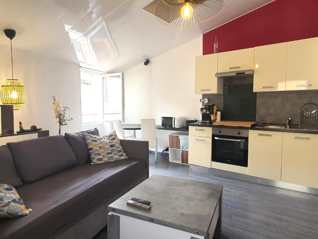 Dapur atau dapur kecil di Maison catalane au cœur d'Argelès-sur-Mer, Wi-Fi, proche plage - FR-1-753-33