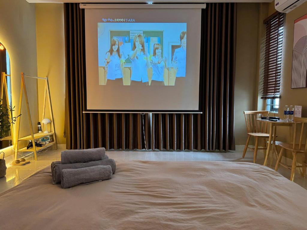 En eller flere senge i et værelse på 601 Đình Thôn