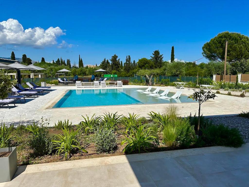Πισίνα στο ή κοντά στο Luxury Villa Rika Corfu- 5 bedrooms with Pool