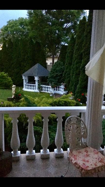 Vonkajšia záhrada v ubytovaní Ádám Apartmanház