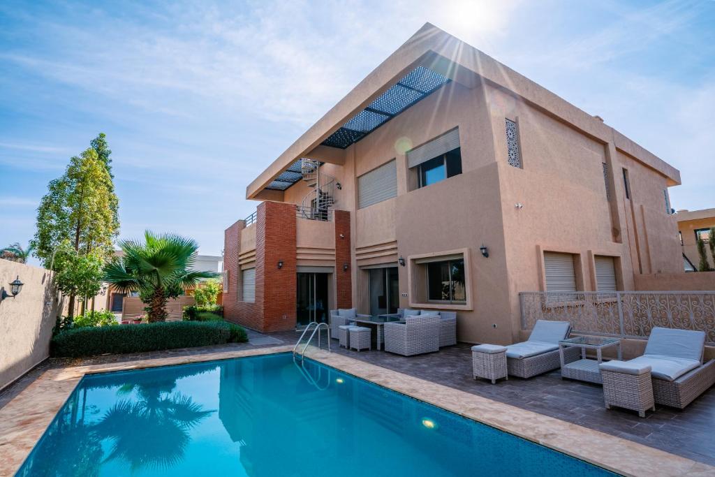 Bazén v ubytování Maison Marrakech nebo v jeho okolí