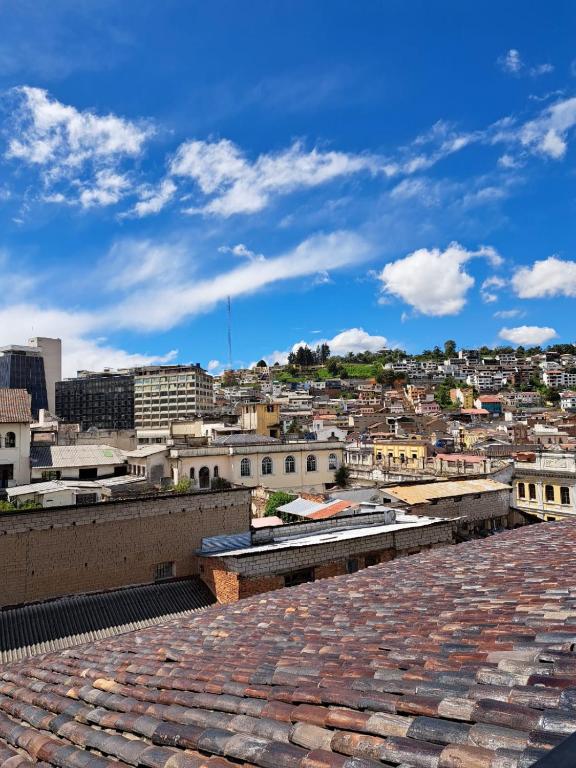 Nespecifikovaný výhled na destinaci Quito nebo výhled na město při pohledu z hostelu