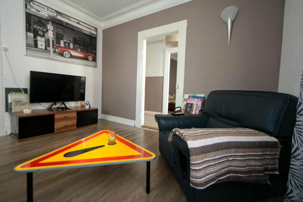 TV a/nebo společenská místnost v ubytování Appartement de caractère