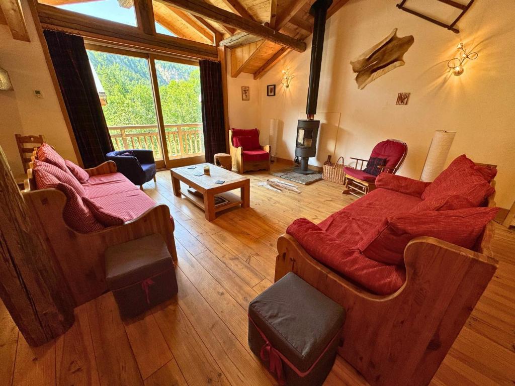 Χώρος καθιστικού στο Chalet Confort 4 Ch, 3 SDB, Proche 3 Vallées, Wifi Gratuit - FR-1-452-58