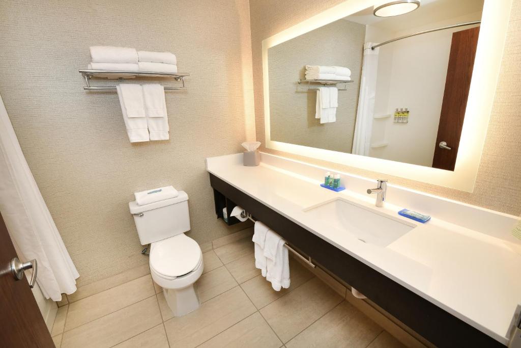 Holiday Inn Express Hotel & Suites Grand Forks by IHG - Habitación Estándar