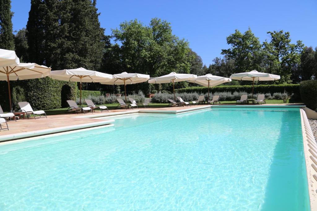 Bazén v ubytování Hotel La Collegiata nebo v jeho okolí