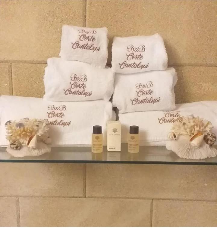 Łóżko lub łóżka w pokoju w obiekcie B&B Corte Cantalupi