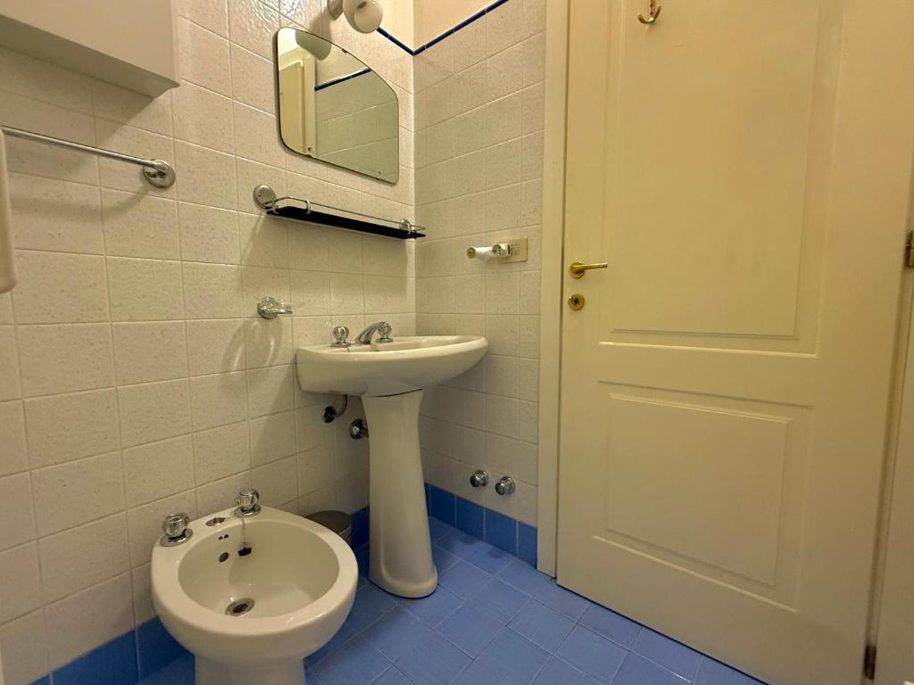 Koupelna v ubytování Albergo Dellangelo