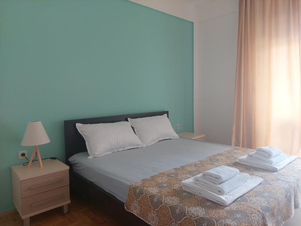 Ένα ή περισσότερα κρεβάτια σε δωμάτιο στο Sunny Lakeside Apartment