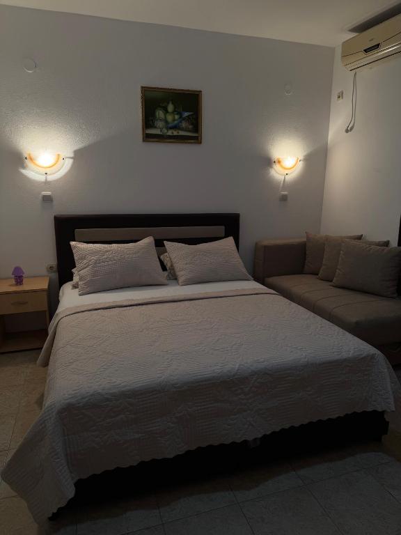 Postel nebo postele na pokoji v ubytování Studio Apartments Domenik