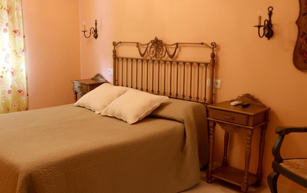 Postel nebo postele na pokoji v ubytování Hostal Emilia