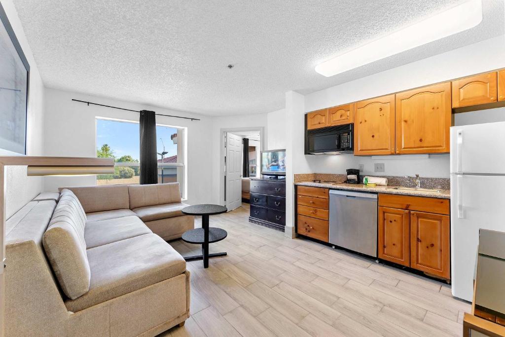 Dapur atau dapur kecil di Scottsdale 1bd King Renovated