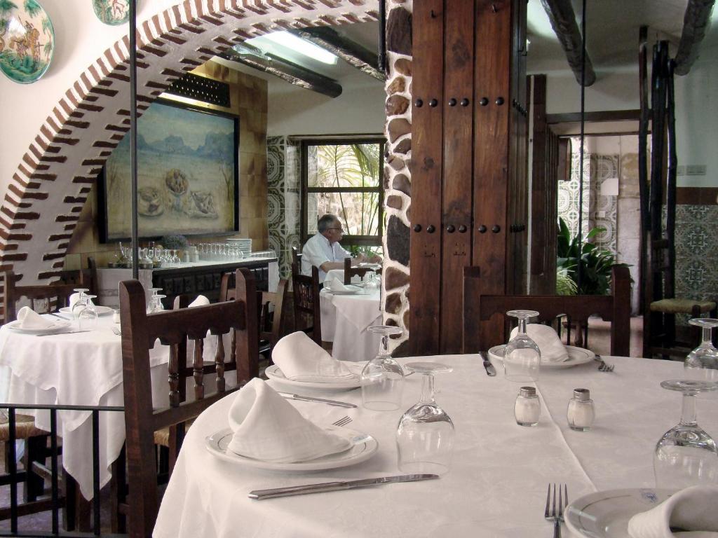 Restaurace v ubytování Hostal Emilia