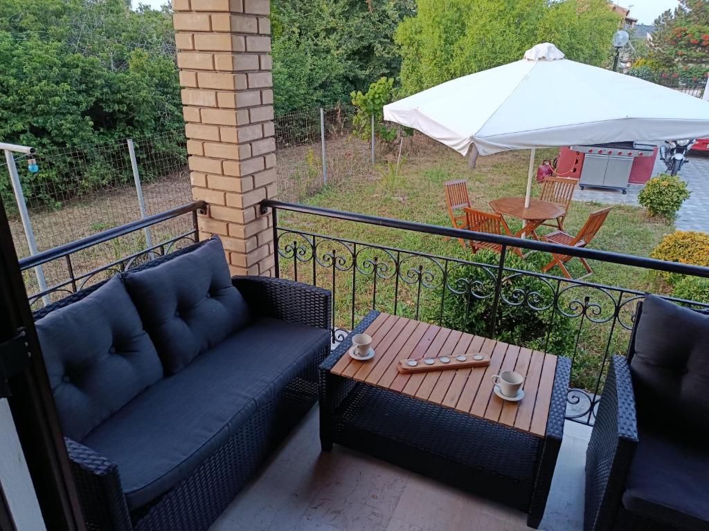Prostor za sedenje u objektu Beautiful nearby beach house with garden, private pool and large yard