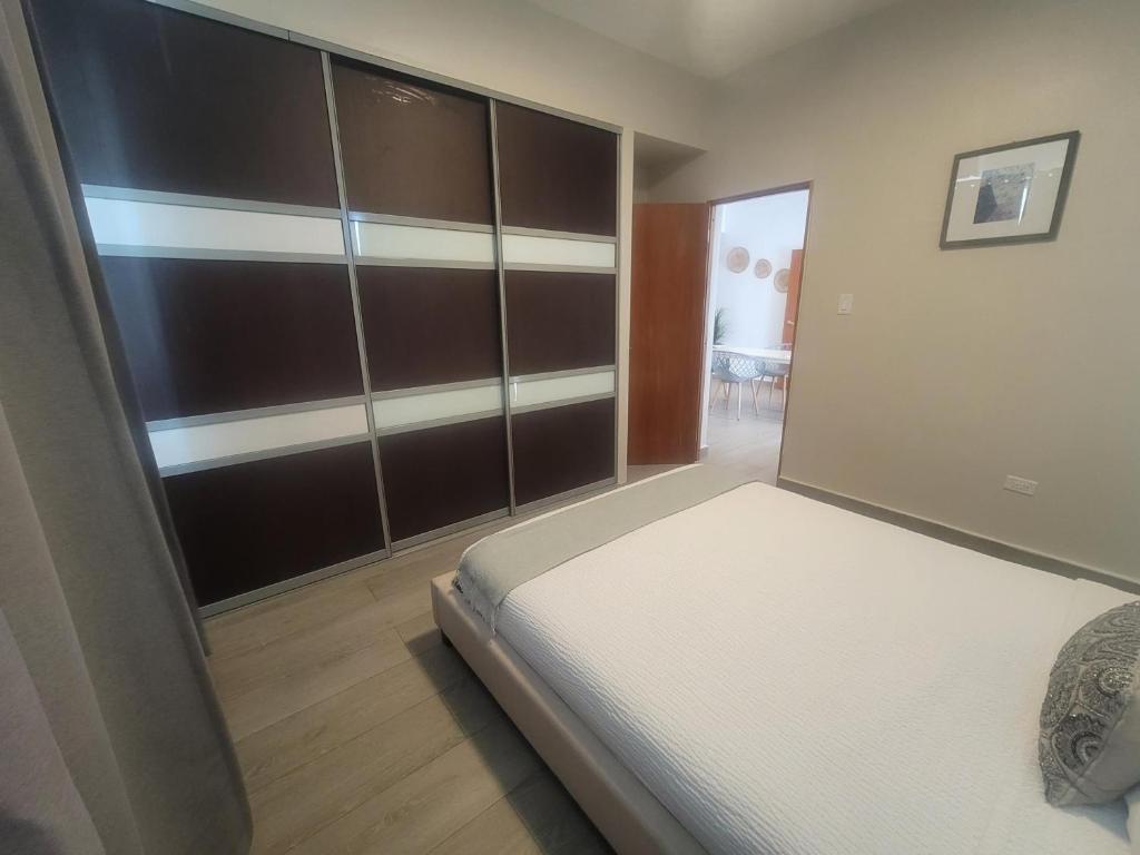 Postel nebo postele na pokoji v ubytování 2058 España by Stay with Bear