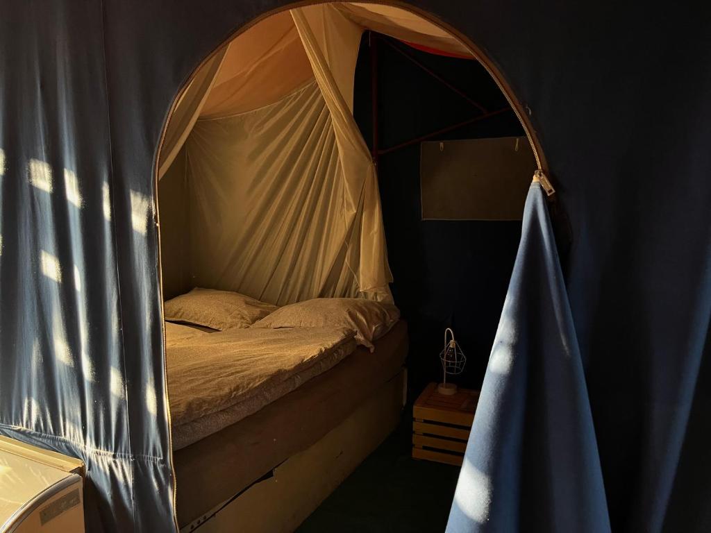 Postel nebo postele na pokoji v ubytování Nomads Glamp