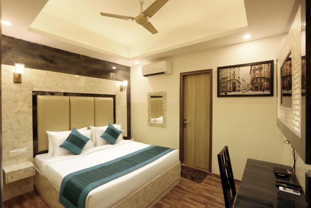 Postel nebo postele na pokoji v ubytování Hotel Plazzo At Delhi International Airport