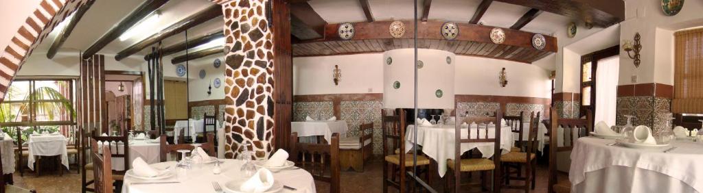 Restaurace v ubytování Hostal Emilia