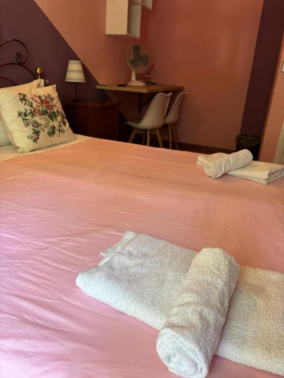 Duca's Guest House - Double Room With Private External Bathroom