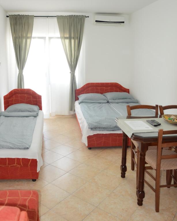 Postel nebo postele na pokoji v ubytování Zlatni Pijesak - Apartmani Čanj