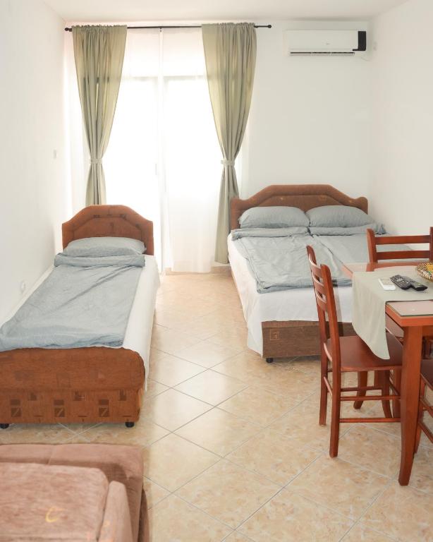 Postel nebo postele na pokoji v ubytování Zlatni Pijesak - Apartmani Čanj