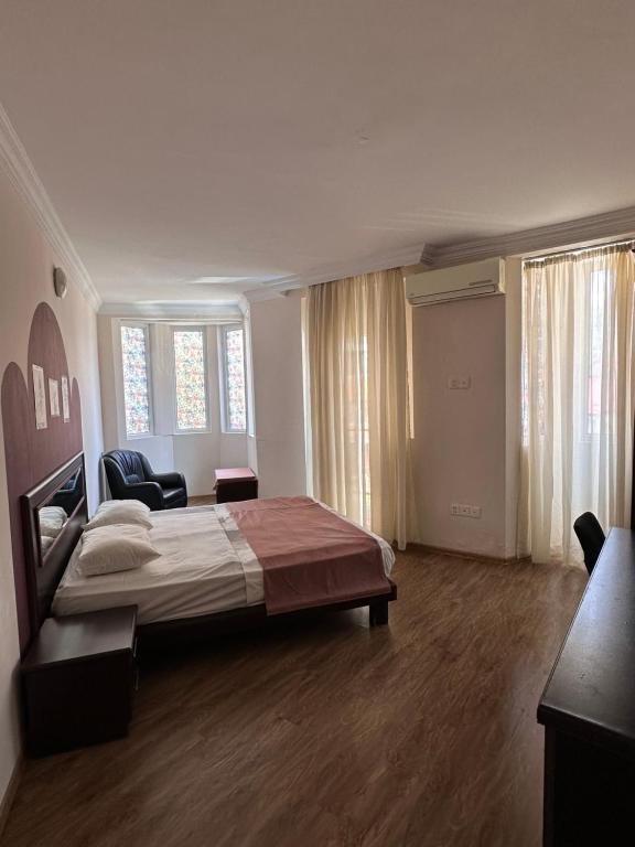 Postel nebo postele na pokoji v ubytování Hotel VISTA BATUMI
