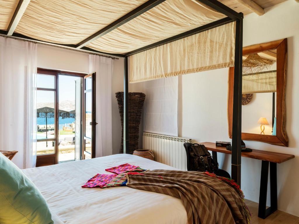 Postel nebo postele na pokoji v ubytování Cosset Villa BohoChic Sea&HarbourView and Sunset by One-Villas