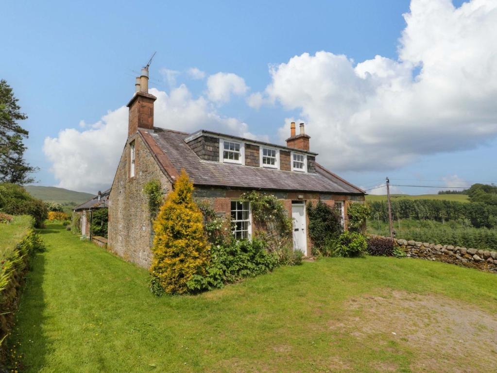 Το κτήριο όπου στεγάζεται  η παραθεριστική κατοικία