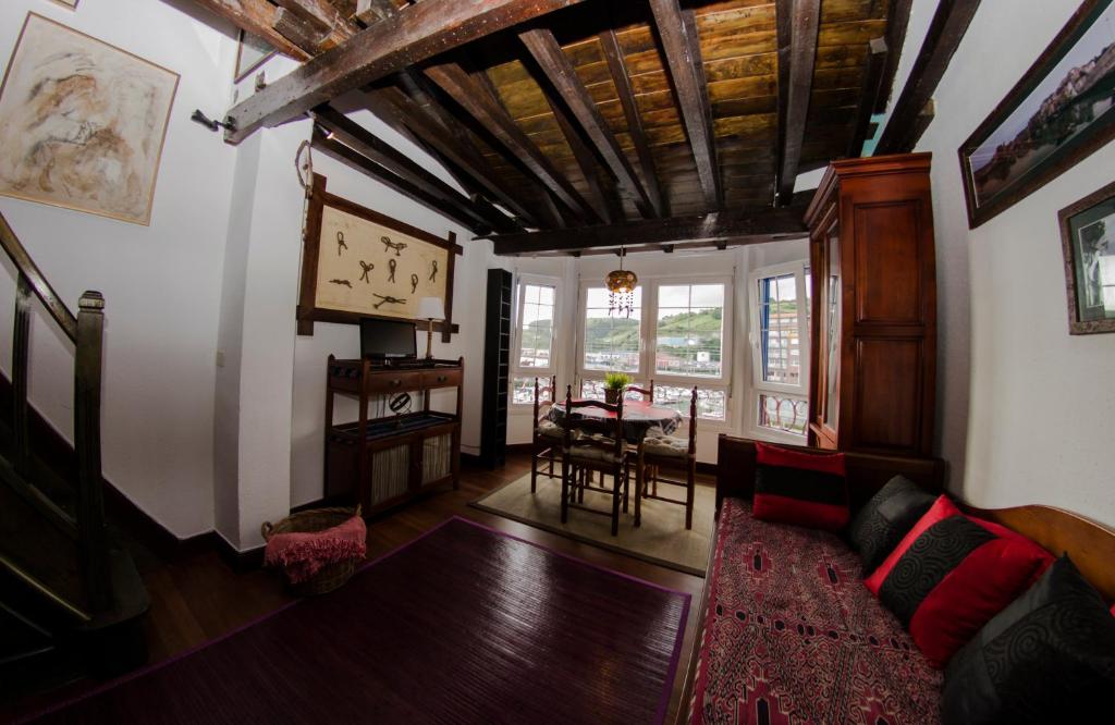 Andra Mari Portua EBI0212 y EBI1293 - 6