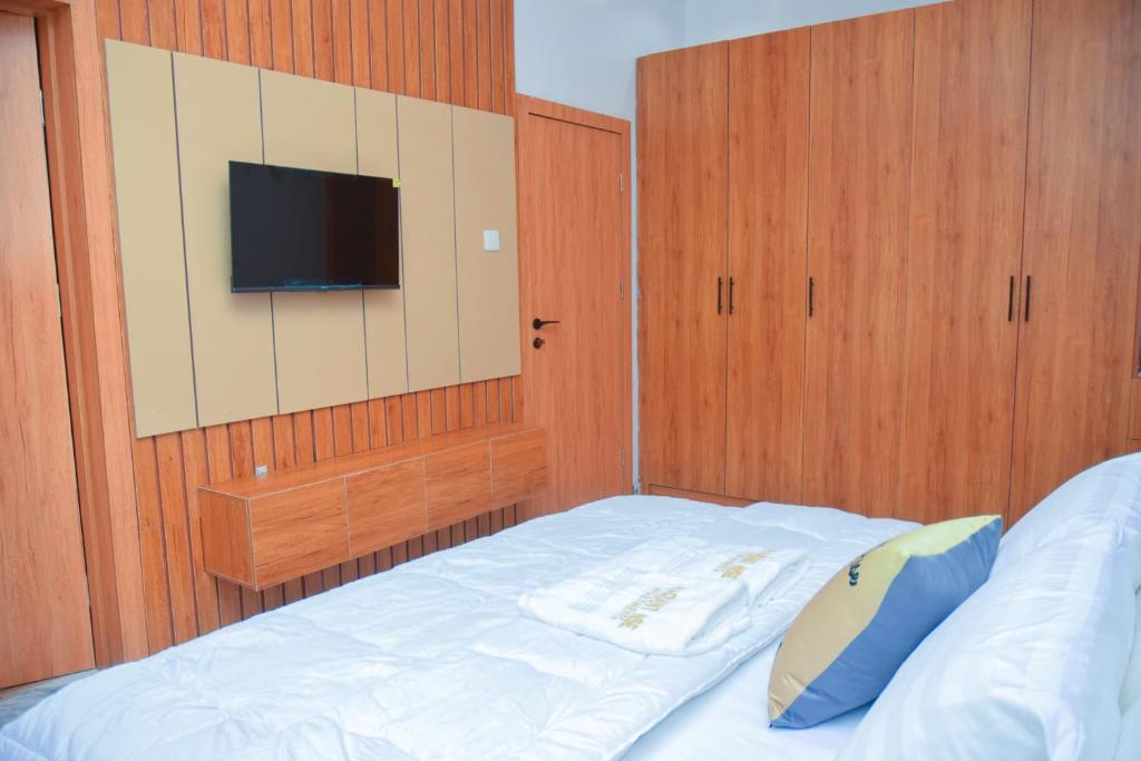 Postel nebo postele na pokoji v ubytování Radiant Rise Apartments