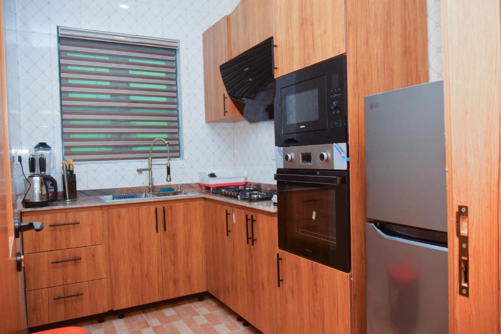 Kuchyň nebo kuchyňský kout v ubytování Radiant Rise Apartments